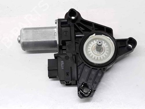 Rudehejsemotor bagstkærm venstre MERCEDES-BENZ A-CLASS (W176) A 200 CDI / d (176.008) (136 hp) 5231354