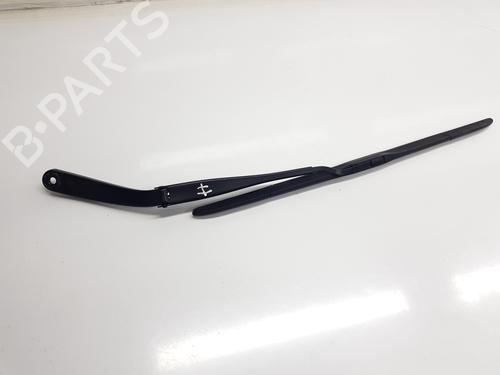 front-windshield-wiper-arm-renault-arkana-i-lcm_-ldn_-2019-33861476 main image