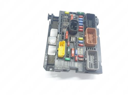 Fuse box CITROËN C5 III (RD_) 2.0 HDi 165 (RDRHHA, RDRHH8) | BP38330556E1 - Image 3