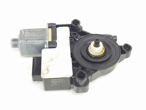 Motor elevalunas trasero derecho Motor elevalunas trasero derecho VW T-ROC (A11, D11) 1.0 TSI (116 hp) 37535382 37535382