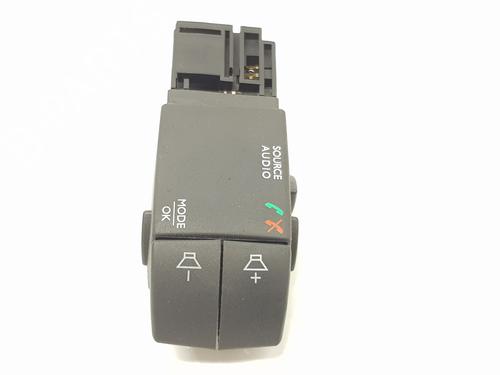 Steering wheel controls RENAULT CLIO IV (BH_) 1.5 dCi 90 | BP18853741E15 