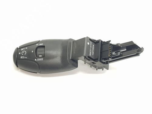 Used Steering wheel controls Steering wheel controls 37013861 37013861