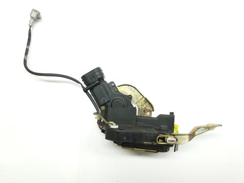 front-left-lock-toyota-land-cruiser-90-_j9_-1995-1996-1997-1998-1999-2000-2001-2002-2003-31173923 main image