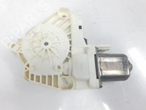 Used Right rear window motor AUDI A1 Sportback (8XA, 8XF) 1.0 TFSI (95 hp) 9826222