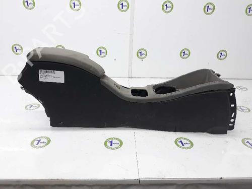 Used Armrest / Center console RENAULT MEGANE III Grandtour (KZ0/1) 1.5 dCi (KZ09, KZ0D, KZ1G, KZ29, KZ14, KZ1W, KZ10, KZ1F,... (110 hp) 7153018