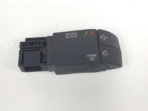 Used Steering wheel controls DACIA DOKKER Express Box Body/MPV 1.6 LPG (102 hp) 7559568