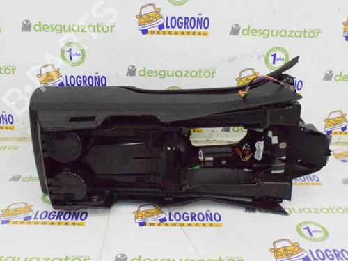 Armrest / Center console LAND ROVER DISCOVERY III (L319) 2.7 TD 4x4 | BP7895145I20 