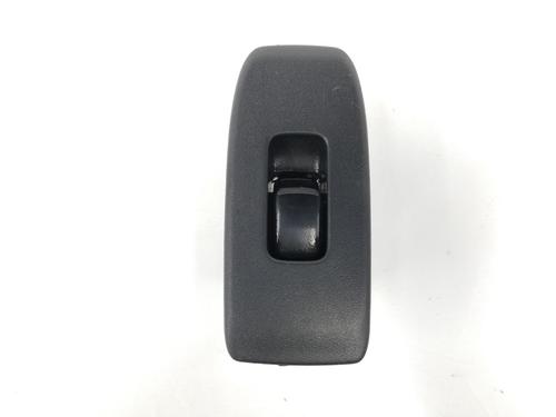 Used Right front window switch Right front window switch MITSUBISHI PAJERO III (V7_W, V6_W) 3.2 DI-D (V68W, V78W) (165 hp) 8290793 8290793
