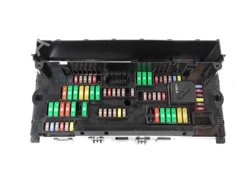 Used Fuse box BMW 5 (F10) 520 d (190 hp) 5865574