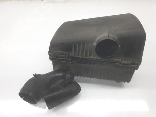 Used Air filter box MITSUBISHI PAJERO III (V7_W, V6_W) 3.2 Di-D (V68W) (160 hp) 31258699