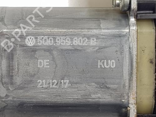 Right front window motor SEAT LEON (5F1) 1.4 TSI | BP28826123E20 