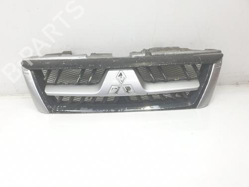 Used Grille MITSUBISHI PAJERO III (V7_W, V6_W) 3.2 Di-D (V68W) (160 hp) 31216756