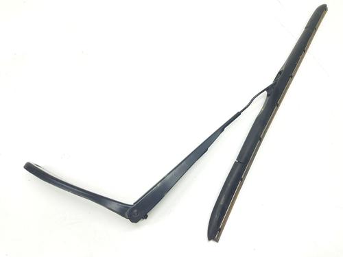 front-windshield-wiper-arm-renault-arkana-i-lcm_-ldn_-2019-34372488 main image