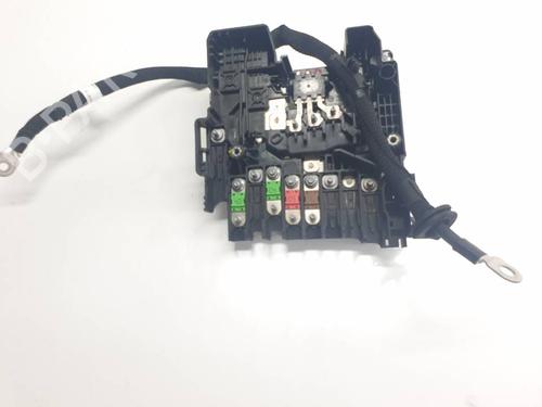 Used Fuse box Fuse box PEUGEOT 3008 II SUV (MC_, MR_, MJ_, M4_) Hybrid 180 (M4DGLU) (179 hp) 40155772 40155772