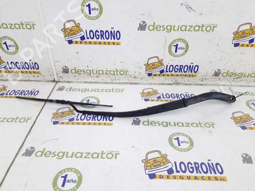 Used Front windshield wiper arm NISSAN X-TRAIL II (T31) 2.0 dCi 4x4 (173 hp) 7894512