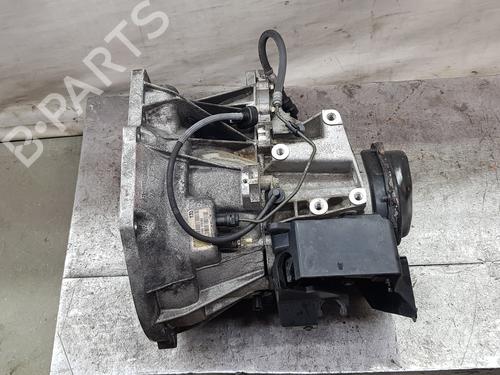 gearbox-ford-tourneo-courier-b460-mpv-2014-37198265 main image