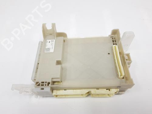 Used Fuse box TOYOTA YARIS (_P13_) 1.5 (NSP131_) (112 hp) 21595868