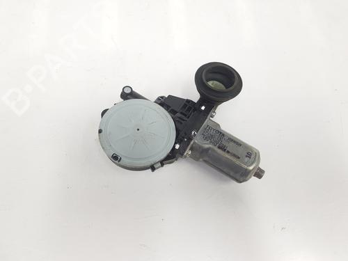 Moteur de lève-vitre arrière gauche TOYOTA YARIS (_P13_) 1.3 (NSP130_, NSP130) (99 hp) 9841206