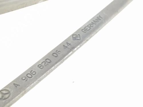 Front windshield wiper arm VW CRAFTER 30-50 Van (2E_) 2.5 TDI | BP17661785C143 