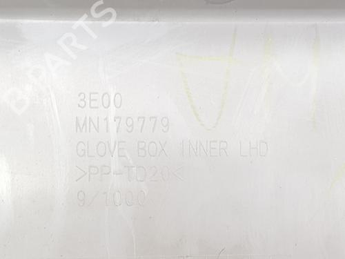 Boîte à gants MITSUBISHI L200 / TRITON (KA_T, KB_T) 2.5 DI-D 4WD (KB4T) | BP30437024C95 
