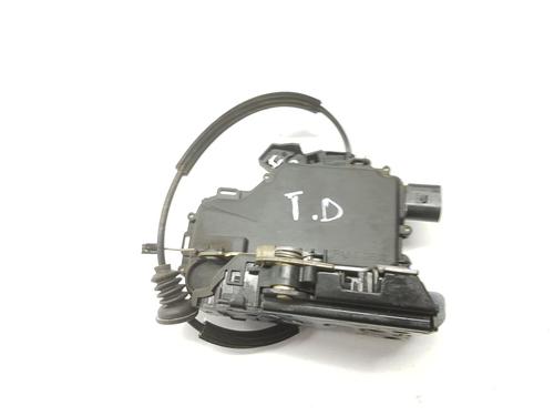 Cerradura puerta trasera derecha VW GOLF IV (1J1) 1.4 16V (75 hp) 11381865