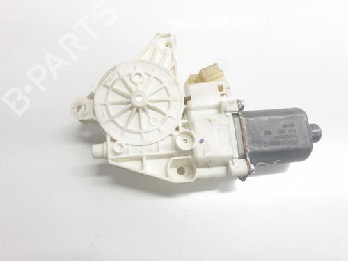 Used Left front window motor Left front window motor MERCEDES-BENZ R-CLASS (W251, V251) R 350 CDI 4-matic (251.124, 251.125) (211 hp) 32521529 32521529