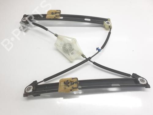 Alzavetro anteriore sinistro SEAT LEON Sportstourer (KL8, KLD) 1.5 eTSI | BP30549100C22