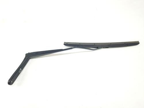front-windshield-wiper-arm-renault-arkana-i-lcm_-ldn_-2019-34372487 main image