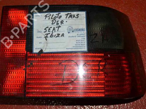 Feu arrière droit SEAT IBIZA III (6L1) 1.9 TDI (100 hp) 1542575