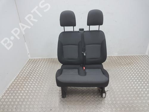 sde-hjre-fortil-renault-trafic-iii-van-fg_-2014-37794756 main image