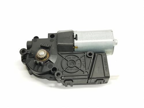 Moteur du toit ouvrant MERCEDES-BENZ B-CLASS Sports Tourer (W246, W242) B 180 CDI / d (246.212) (109 hp) 20858474