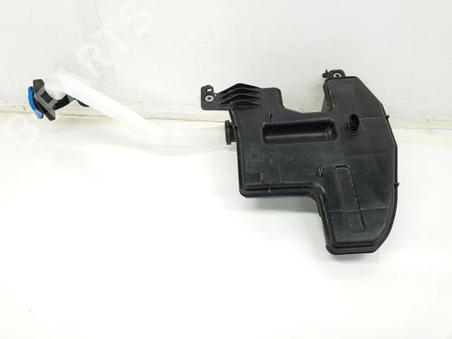 windscreen-washer-tank-porsche-macan-xab-2024-37071847 main image