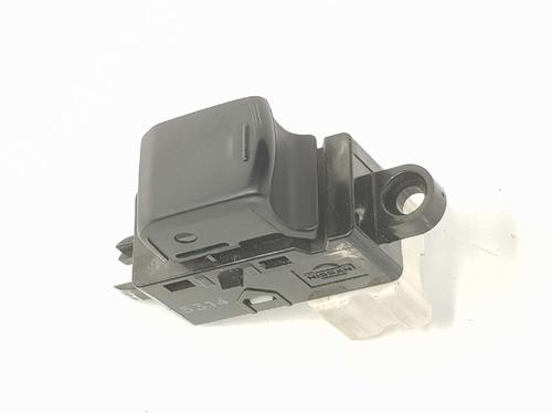 Used Right front window switch NISSAN MICRA III (K12) 1.2 16V (80 hp) 7459757