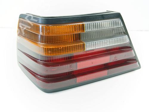 Fanale posteriore sinistro MERCEDES-BENZ 124 Saloon (W124) 300 E (124.030) (180 hp) 31718880