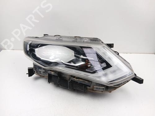 Used Right headlight NISSAN X-TRAIL III (T32_, T32R, T32RR) 1.6 dCi (T32) (130 hp) 31250897