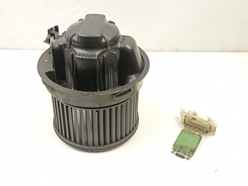 Used Heater blower motor PEUGEOT 207 (WA_, WC_) 1.4 (75 hp) 16929647