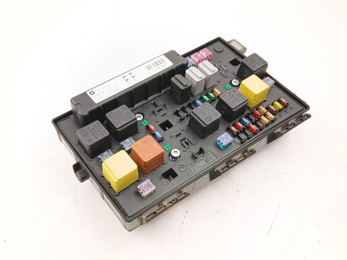Used Fuse box Fuse box 32702784 32702784