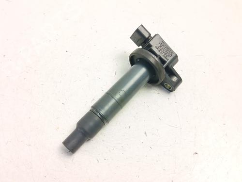 Used Ignition coil Ignition coil TOYOTA YARIS (_P13_) 1.5 Hybrid (NHP130_, NHP130) (101 hp) 33410888 33410888