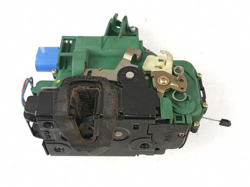 Used Front right lock VW POLO (9N_, 9A_) 1.2 12V (64 hp) 11816237