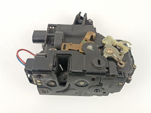 Høyre bak lås VW PASSAT B5.5 (3B3) 2.3 V5 4motion (170 hp) 12849415