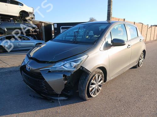 Brugte TOYOTA YARIS (_P13_)  1.5 Hybrid (NHP130_, NHP130)  4505394