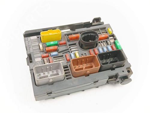 Used Fuse box Fuse box 39412910 39412910
