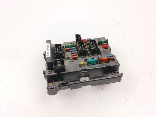 Used Fuse box Fuse box 32738218 32738218