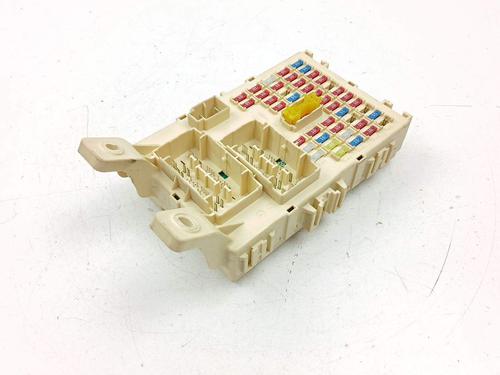 Used Fuse box Fuse box 32240399 32240399