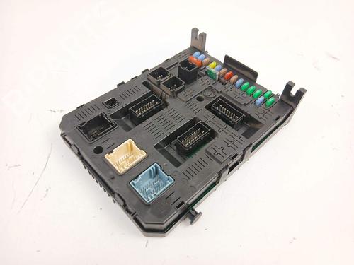 Used Fuse box Fuse box 39430804 39430804