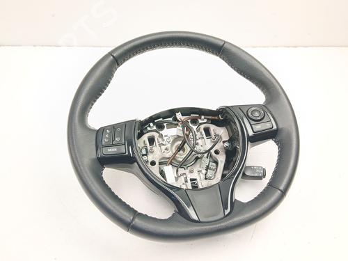Used Steering wheel Steering wheel TOYOTA YARIS (_P13_) 1.5 Hybrid (NHP130_, NHP130) (101 hp) 33399601 33399601