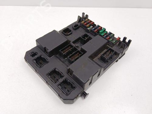 Used Fuse box Fuse box 26321559 26321559