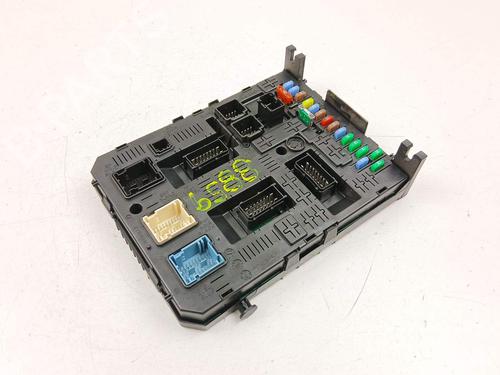 Used Fuse box Fuse box 30858313 30858313