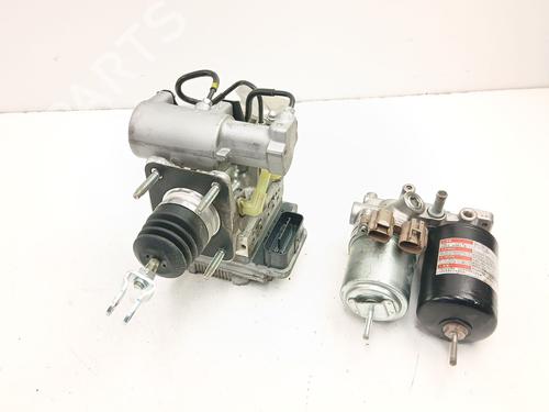 Used ABS pump ABS pump TOYOTA YARIS (_P13_) 1.5 Hybrid (NHP130_, NHP130) (101 hp) 33434701 33434701