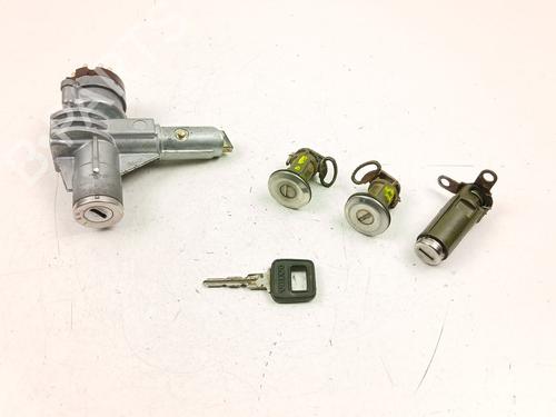 Used Ignition barrel VOLVO 740 Kombi (745) 2.3 (131 hp) 30911703